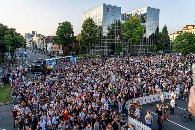 Demo against the AFD party conference in the Grugahalle in Essen, over 5000 participants came to Essen for a rave demo, Bass gegen Hass, which led to the Grugahalle, North Rhine-Westphalia, Germany, Europe
