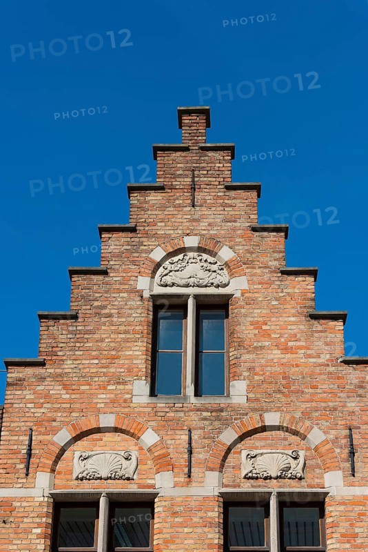 Traditional Flemish architecture, house, facade, craft, architectural style, building, Flemish, European, traditional, Flanders, house facade, Middle Ages, old, historic, well-kept, roof gable, gable, brick, brick facade, living, history, architectural history, Bruges, Belgium, Europe