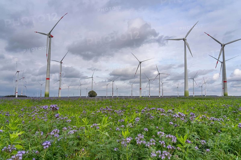 Wind farm north-east of Bad Wünnenberg, near the village of Elisenhof, on the A44 motorway, North Rhine-Westphalia, Germany, Europe