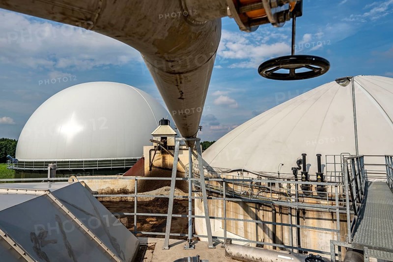 Biogas plant, gas storage, with dome, use of solid manure as energy source, gas pipelines, on a farm near Lippling, close to Delbrück in East Westphalia, in the district of Paderborn, 1.5 megawatts of electrical power, production of district heating for homes in the region, North Rhine-Westphalia, Germany, Europe