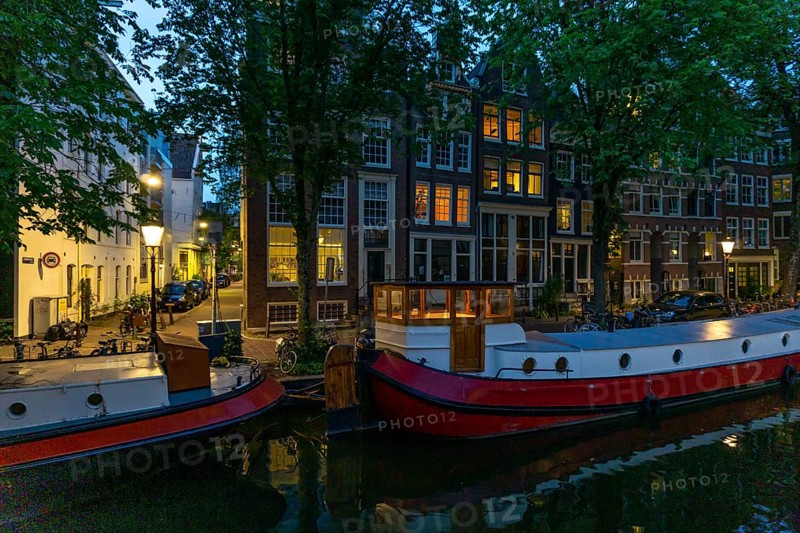 Amsterdam city centre, canal belt, Raamgracht, old houses, houseboats, Amsterdam, Netherlands