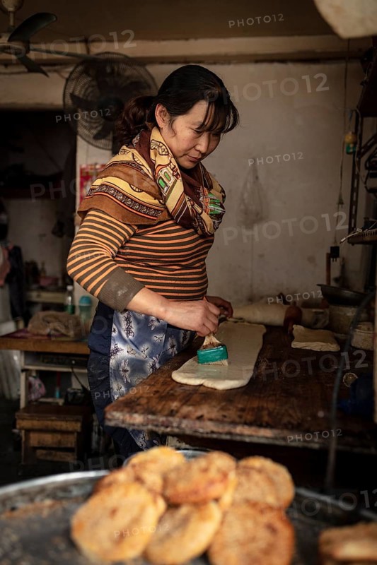 Cakes deep-fried in duck fat, 378 Lane Market, Nanjing, China, Asia