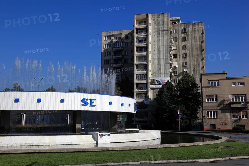 City centre, fountain at Piata I.C. Bratianu, roundabout, Romania, Banat, Timisoara, Timisoara, Europe