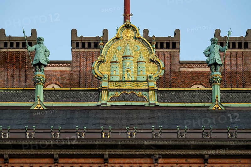 Gilded city coat of arms, town hall in the National Romantic style by Martin Nyrop, Town Hall Square, Rathausplatz or Rådhuspladsen, Copenhagen, Denmark, Europe