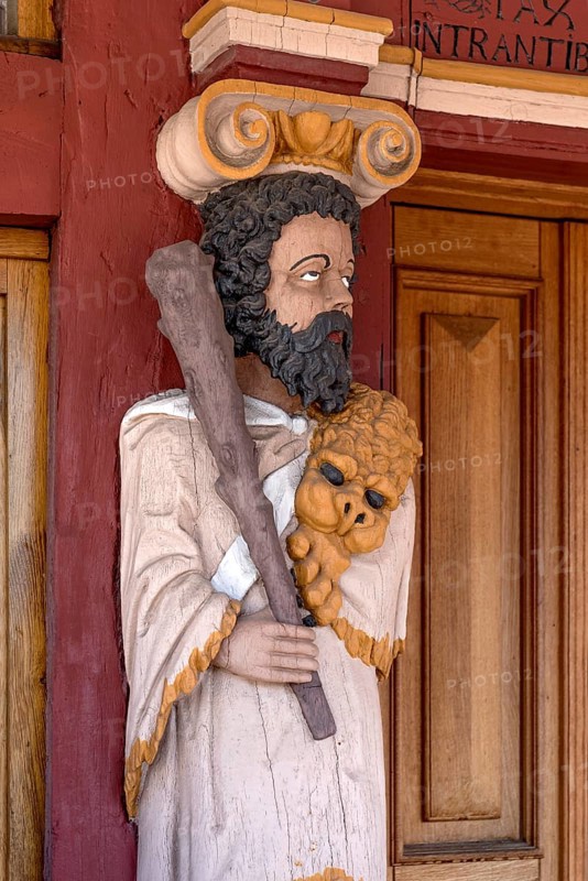 Atlant, figure of the god Hercules, colourfully painted carving on the portal to the town hall, historic Renaissance half-timbered house, old town, Hadamar, Limburg-Weilburg, Westerwald, Hesse, Germany, Europe