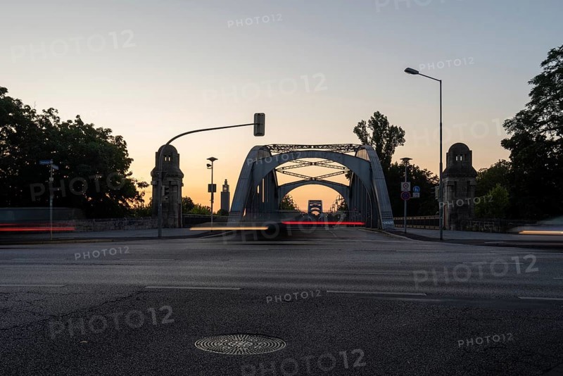 Light traces of cars, behind them bridges, Sternbrücke, Rotehornpark, Magdeburg, Saxony-Anhalt, Germany, Europe