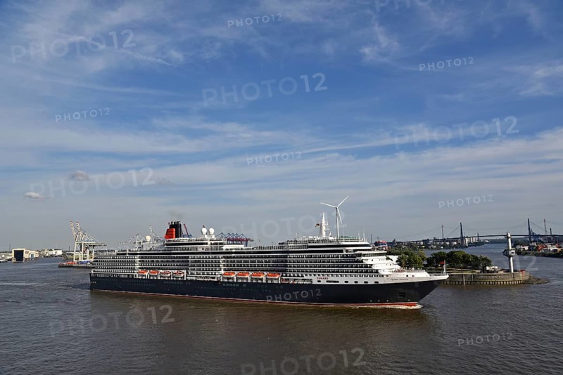 Europe, Germany, Hanseatic City of Hamburg, Elbe, Harbour, Passenger ship Queen Victoria leaves Hamburg, Europe