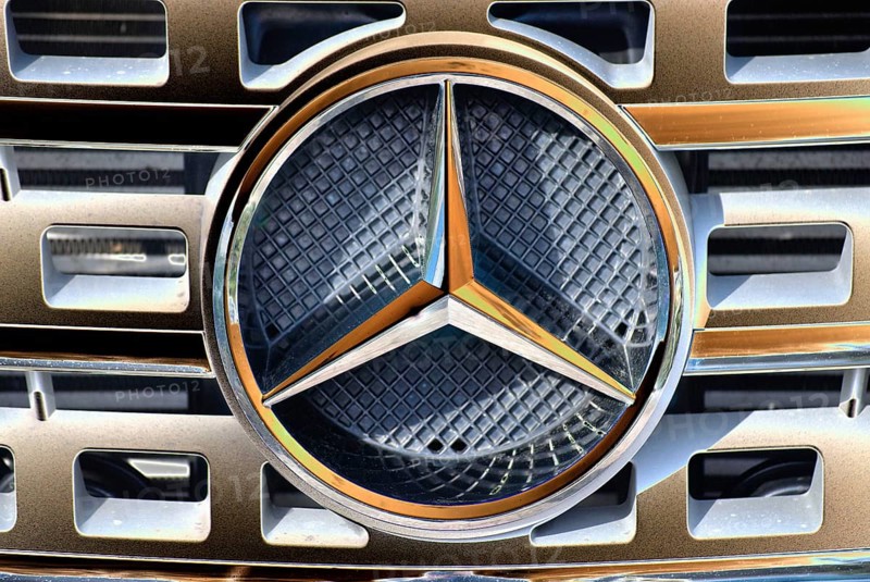 Mercedes emblem, Mercedes star, front mask, Hamburg, Hamburg, Federal Republic of Germany