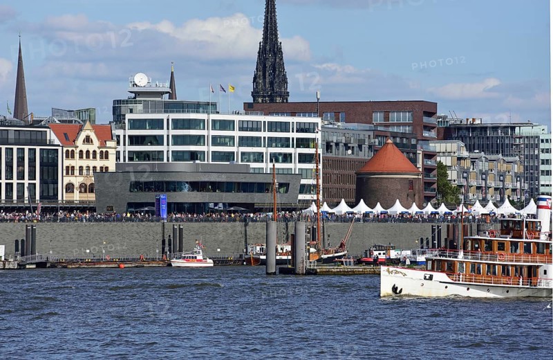 Europe, Germany, Hanseatic City of Hamburg, harbour, Baumwall, flood protection system, flood protection wall with integrated promenade, Alex restaurant, St. Nikolai tower ruins, paddle steamer Freya, Europe