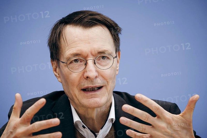 Karl Lauterbach (SPD), Federal Minister of Health, speaking at a federal press conference on the topic of quality of care and successful treatment 'Äì that'Äì why inpatient care must now be revolutionised, in Berlin, 30.01.2024