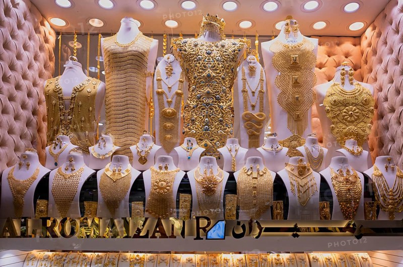 Gold in shop window, display, offer, wedding jewellery, gold souq, market, Deira, Dubai, United Arab Emirates, VAR, Asia