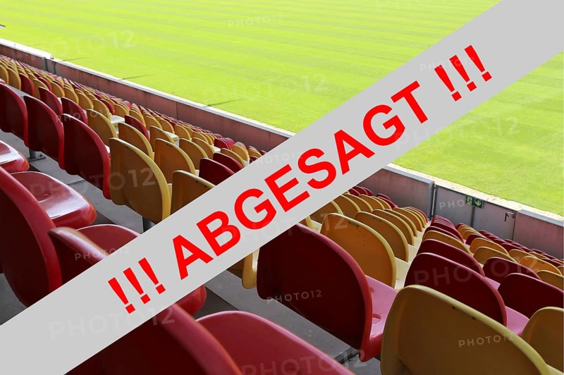 Symbolic image: Red sign with the message (event) cancelled with an empty stadium in the background