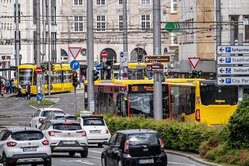 Bus and tram stop Mülheim city centre, at the town hall, Mülheim an der Ruhr, North Rhine-Westphalia, Germany, Europe
