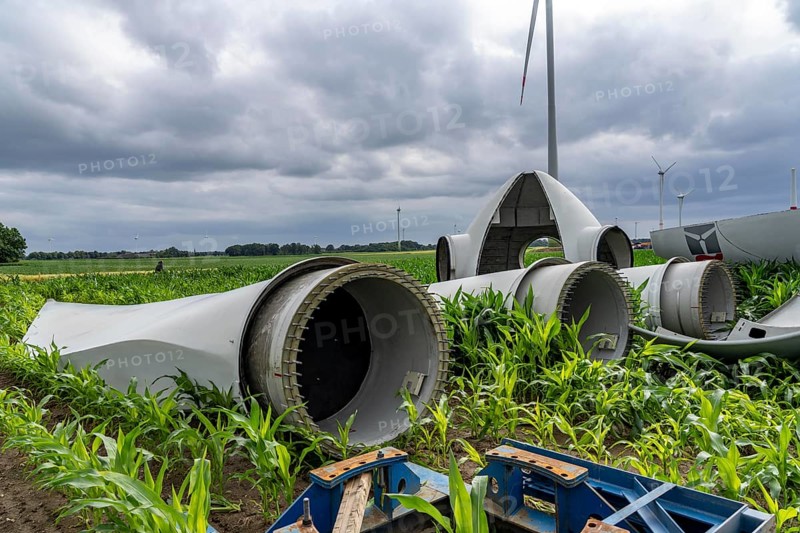 Repowering, dismantled Enercon E-58 wind turbine in a wind farm near Issum, 9 older wind turbines that have been in operation for over two decades are being replaced by a total of four Enercon E-160 turbines, under construction, with a total output of 22 megawatts, Lower Rhine, North Rhine-Westphalia, Germany, Europe