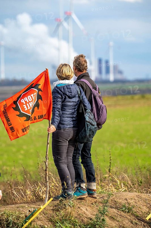 Protest action against the demolition of the village of Lützerath in the Rhenish lignite mining area, which is to make way for the expansion of the Garzweiler II open-cast mine, several thousand participants at the demonstration in Lützerath, North Rhine-Westphalia, Germany, Europe