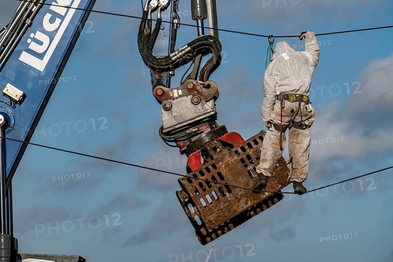 Beginning of the eviction of the Lützerath hamlet, camp of climate activists and squatters, at the Garzweiler 2 opencast lignite mine, by the police, Erkelenz, North Rhine-Westphalia, Germany, Europe