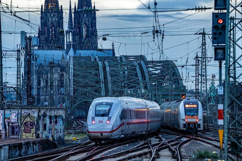 ICE train on the track in front of Cologne Central Station, Hohenzollern Bridge, Cologne Cathedral, North Rhine-Westphalia, Germany, Europe