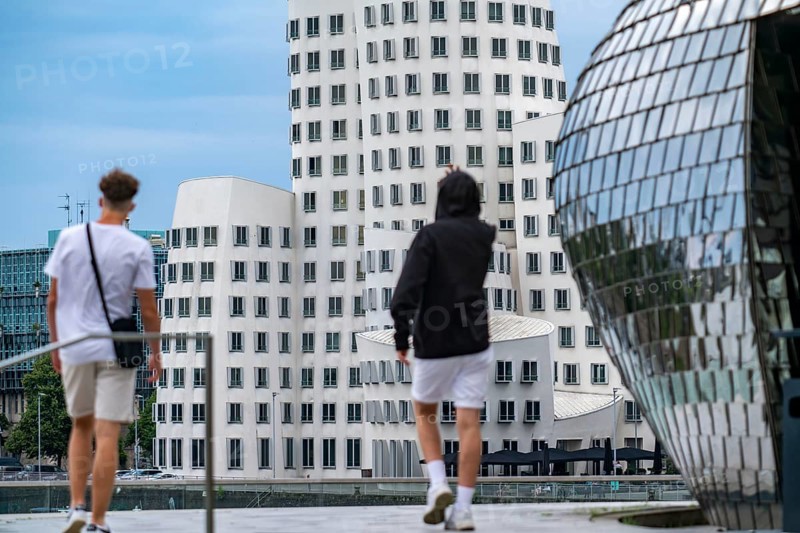 Media harbour, Düsseldorf, Gehry buildings, Neuer Zollhof, tourists, North Rhine-Westphalia, Germany, Europe