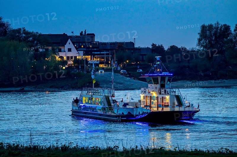 Car and passenger ferry, Rhine ferry Langst-Kaiserswerth, across the Rhine, Düsseldorf, North Rhine-Westphalia, Germany, Europe