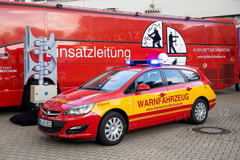 Warning vehicle of the city of Bochum, used in hazardous situations to warn the population of dangers, with loudspeaker and siren signals, rear vehicle of the Bochum professional fire brigade, operations control centre, siren for civil protection