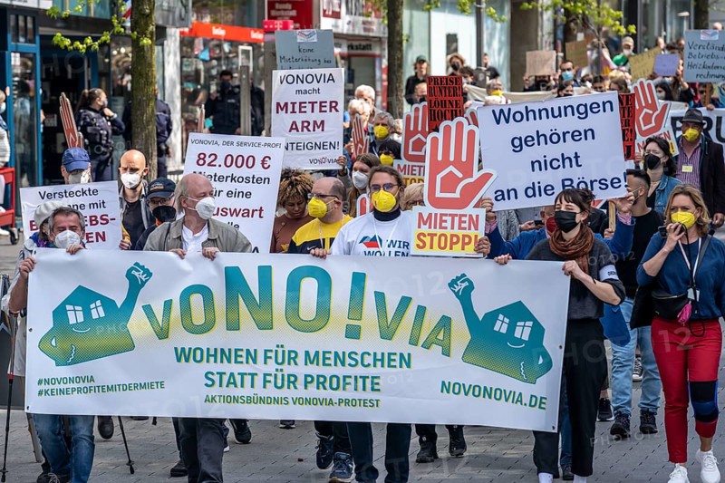 Demonstration against property companies such as Vonovia and others, against rent increases, for the expropriation of housing companies, Bochum North Rhine-Westphalia, Germany, Europe