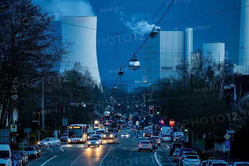 Cooling tower of the Herne combined heat and power plant, STEAG, 130 metres high, view along Westfalenstraße in Recklinghausen, to the south, North Rhine-Westphalia, Germany, Europe