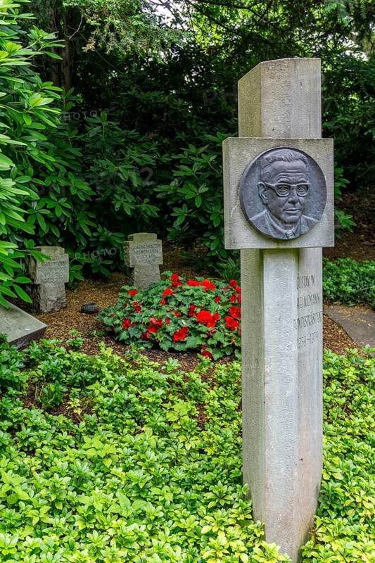 Grave of Gustav W. Heinemann, former Federal President, at the Park Cemetery in Essen-Huttrop, North Rhine-Westphalia, Germany, Europe