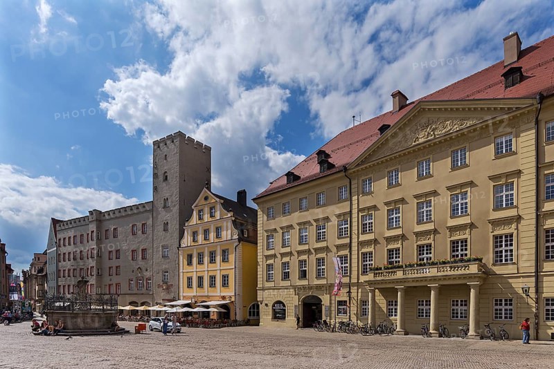 The Thon-Dittmer-Palais and Justitiabrunnen behind the former patrician castle with its tower, Haidplatz, Regensburg, Upper Palatinate, Bavaria, Germany, Europe