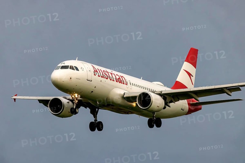 Aircraft approaching Zurich Airport. Registration: OE-LBL, Airbus A320-214, Austrian Airlines. Zurich, Switzerland, Europe