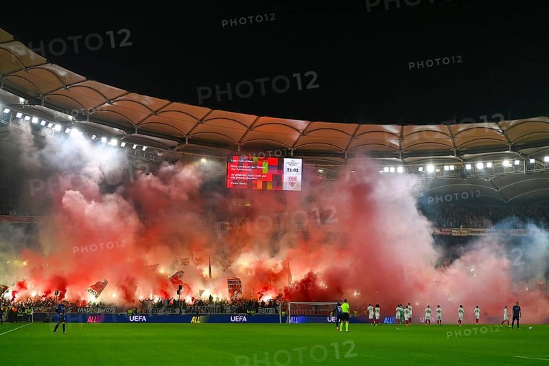 Bengalos, pyrotechnics, pyro, fireworks, Cannstatter Kurve, fan block, atmospheric, threatening, Champions League, MHPArena, MHP Arena Stuttgart, Baden-Württemberg, Germany, Europe
