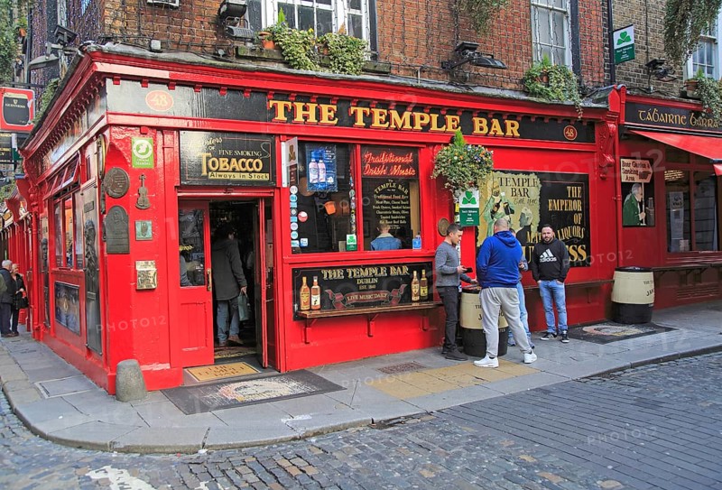 The Temple Bar traditional pub, city of Dublin, Ireland, Irish Republic, Europe