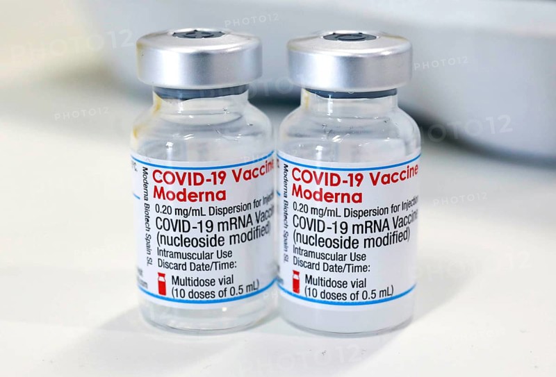 Schoenefeld, 03.12.2021, Ampoules with the active substance Moderna for vaccinations against Covid19