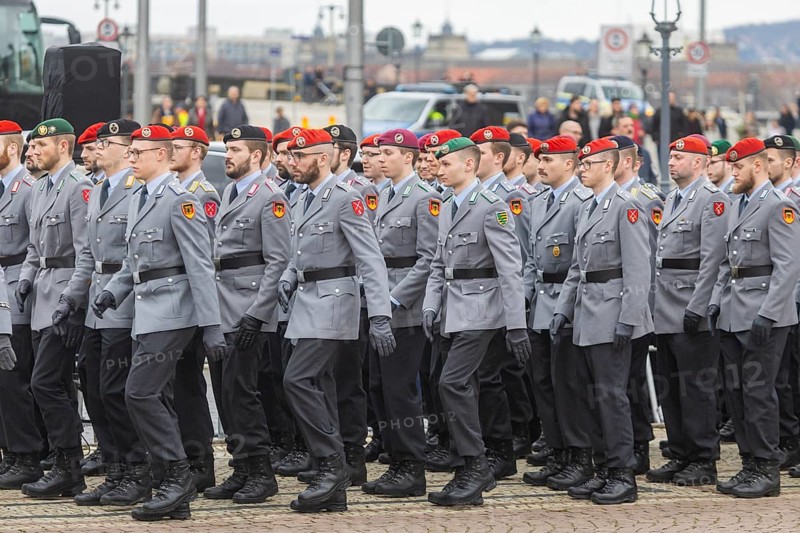 Public roll call of the Army Officers' School on Theatre Square: Bundeswehr honours and bids farewell to young soldiers, Dresden, Saxony, Germany, Europe