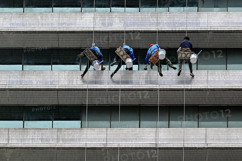 High-rise building Window facade Cleaning windows
