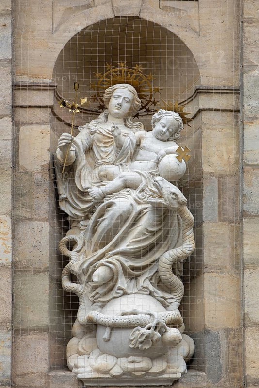 Statue of Maria immaculata, in a niche of St Martin's Church, Bamberg, Upper Franconia, Bavaria, Germany, Europe