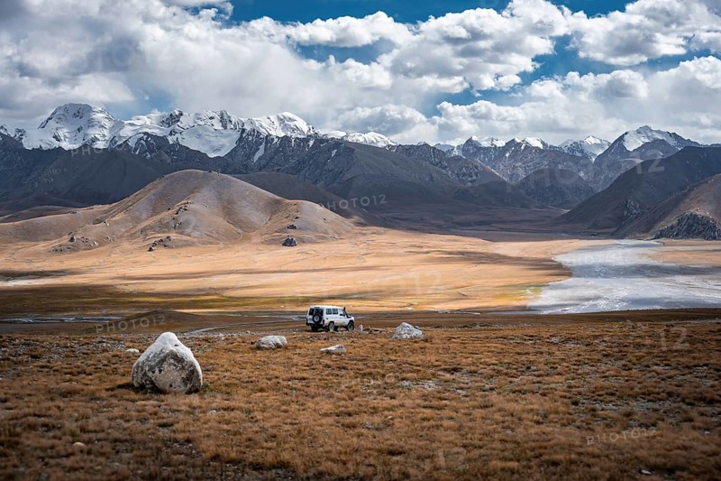 Off-road vehicle on a gravel track, glaciated and snow-covered peaks, Ak Shyrak Mountains, near Kumtor, Kara-Say, Tian Shan, Kyrgyzstan, Asia
