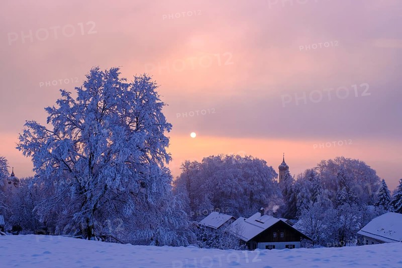 Sunrise with hoarfrost in winter, at the Schlossberg, Eurasburg, Loisachtal, Upper Bavaria, Bavaria, Germany, Europe