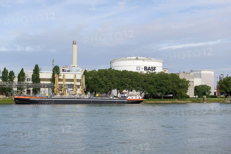 BASF, Lugwigshafen am Rhein, industrial area, ship, Mannheim, Baden-Württemberg, Germany, Europe