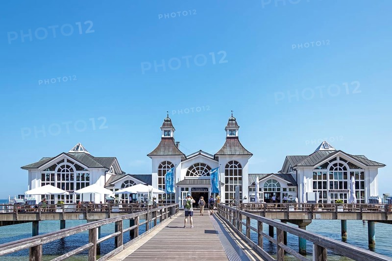 Pier, Sellin, Island of Rügen, Mecklenburg-Western Pomerania, Germany, Europe