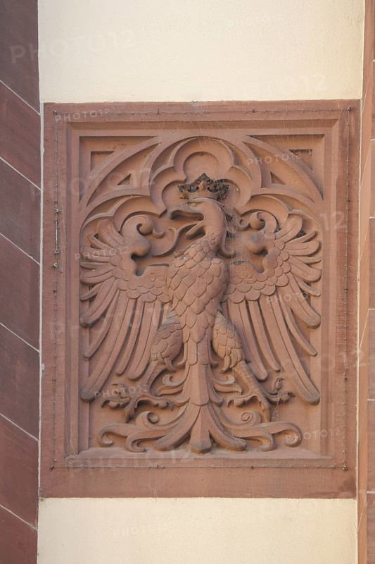Stone eagle as state coat of arms and city coat of arms, federal eagle, red, city hall courtyard, town hall, inner courtyard, Römer, old town, Main, Frankfurt, Hesse, Germany, Europe