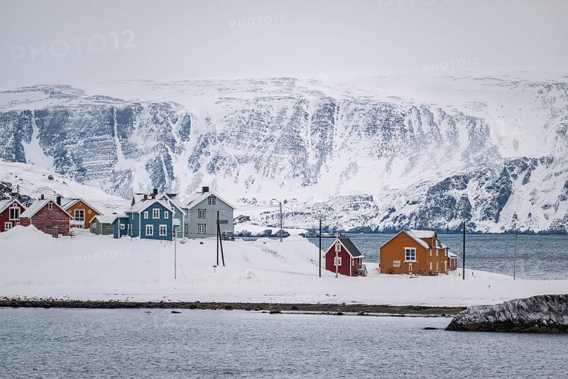 Colourful houses in a snowy landscape, fishing village Kongsfjord, Berlevåg, Varanger Peninsula, Finnmark, Northern Norway, Norway, Europe