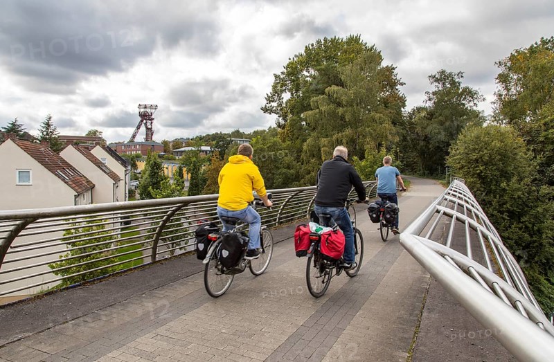 Cycle path in the north of Essen, Katernberg district, former colliery, Zollverein pit 3/7/10, Essen, North Rhine-Westphalia, Germany, Europe