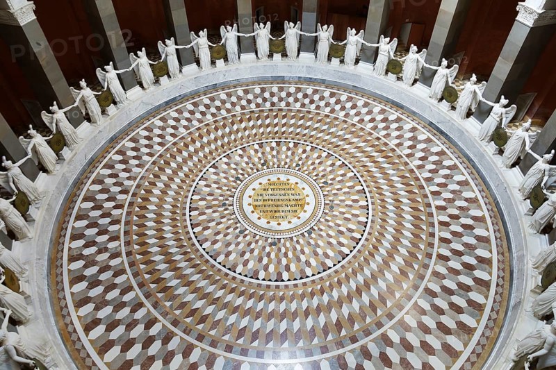 Interior, hall with a total of 34 angels, victory goddesses 3, 3 metres high, inscribed motto of King Ludwig I in the floor, monument Befreiungshalle Kehlheim, round hall with dome, 45 m high, 29 m diameter, classicism, built 1842 to 1863 by Friedrich von Gärtner and Leo von Klenze, Michelsberg, Kelheim, Lower Bavaria, Bavaria, Germany, Europe