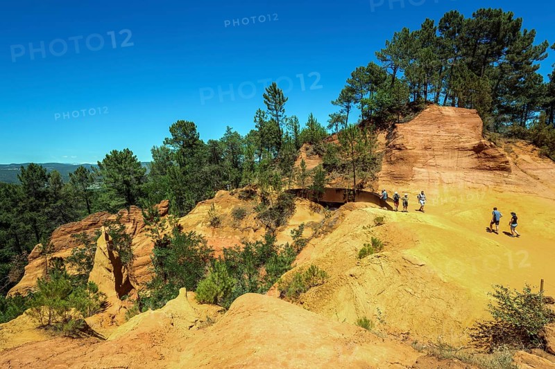 Ochre nature trail, Le Sentier des Ocres, former ochre mining area, ochre rocks, Roussillon, Luberon, Vaucluse department, Provence-Alpes-Côte dAzur, France, Europe
