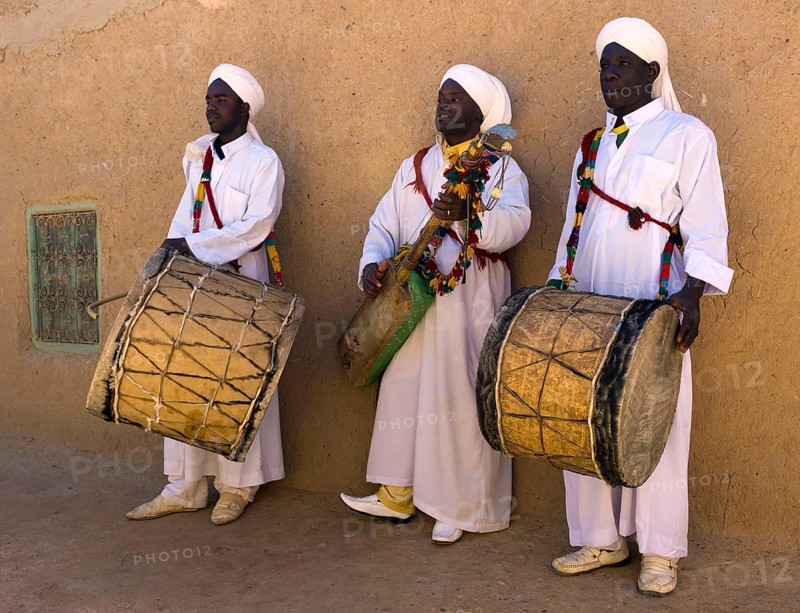 Morocco, traditional musicians with instruments, Pigeons du Sable group, Merzouga, Erg Chebbi desert, Africa