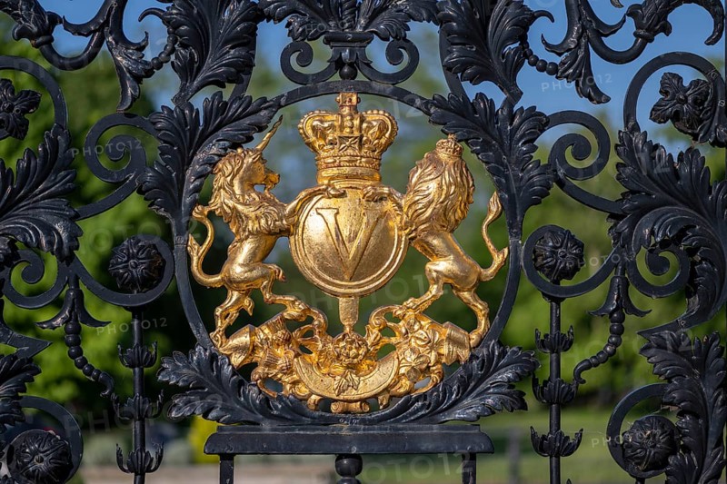 Golden coat of arms with unicorn and lion, Royal Botanic Gardens (Kew Gardens), UNESCO World Heritage Site, Kew, Greater London, England, Great Britain