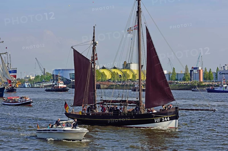Germany, Hamburg, harbour birthday, parade of departure, historic fishing boat HF 244, Hamburg, Hamburg, Federal Republic of Germany, Europe