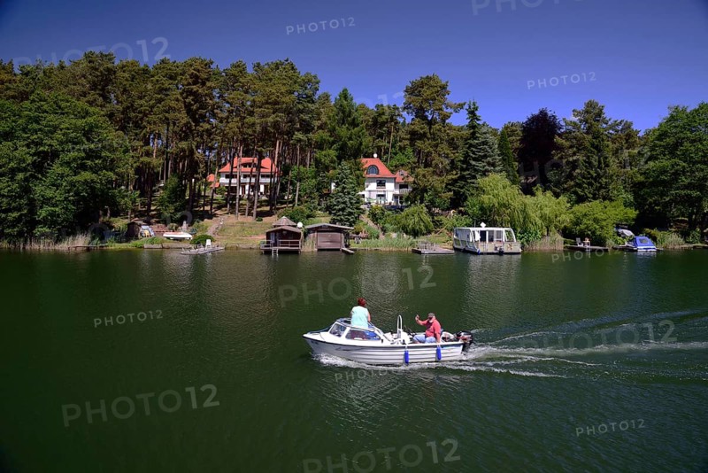 Europe, Germany, Mecklenburg-Western Pomerania, Elde-Müritz Waterway off Waren, Villas on the shore, Waren, Mecklenburg-Western Pomerania, Germany, Europe