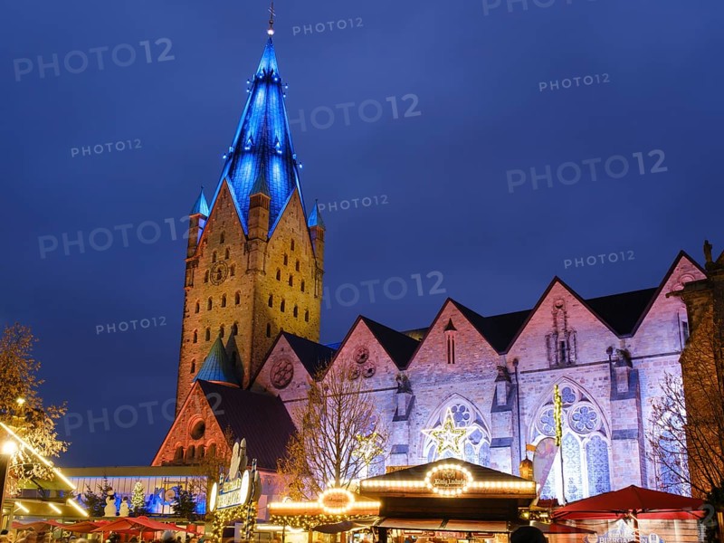 Paderborn Cathedral, St. Liborius, Christmas market, Blue Hour, Paderborn, Westphalia, North Rhine-Westphalia, Germany, Europe