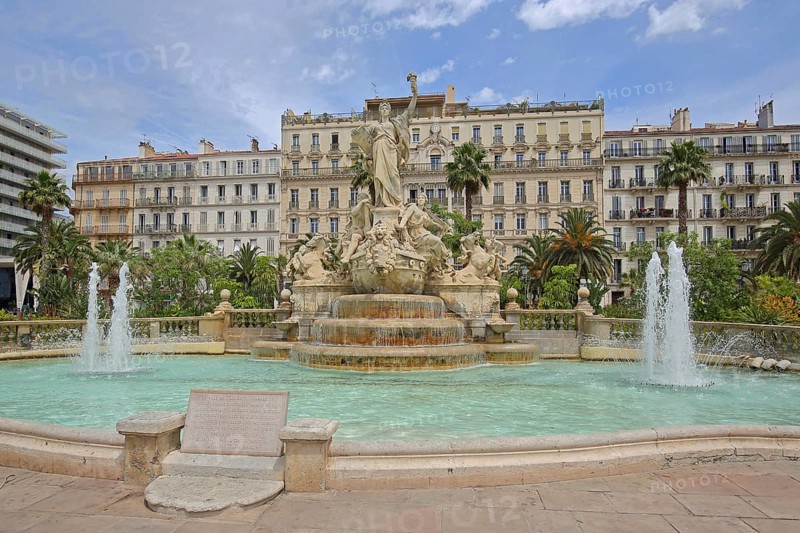 Fontaine de la Fédération built in 1890, palm trees and Grand Hotel, fountain, fountain, water basin, Liberty Square, Federation, Place de la liberte, Toulon, Var, Provence, France, Europe